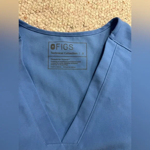 Figs scrub top - Picture 3 of 5